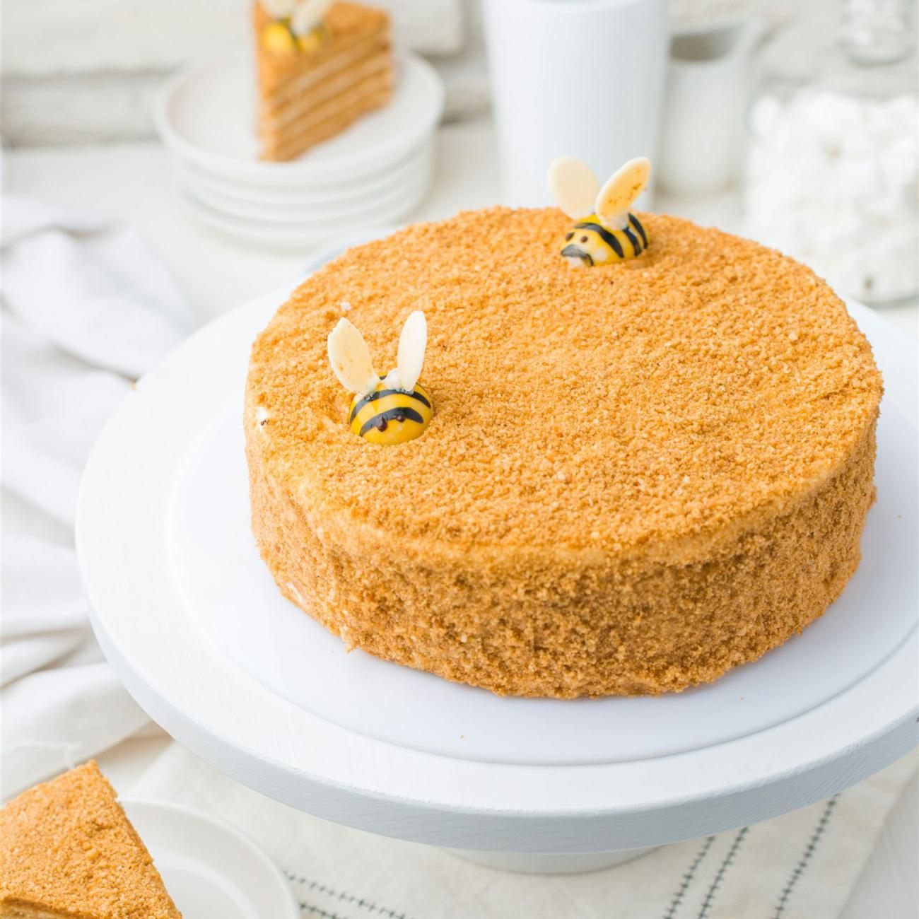 Kuchen Auf Weißem Tablett